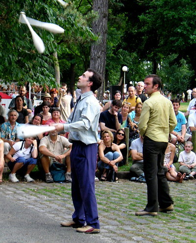 Les Objets Volants: Impers et Passes - spectacle de jonglage 
