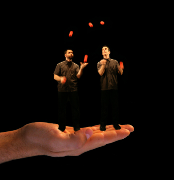 Les Objets Volants: Spectacle de Poche - jonglage pour les petits espaces